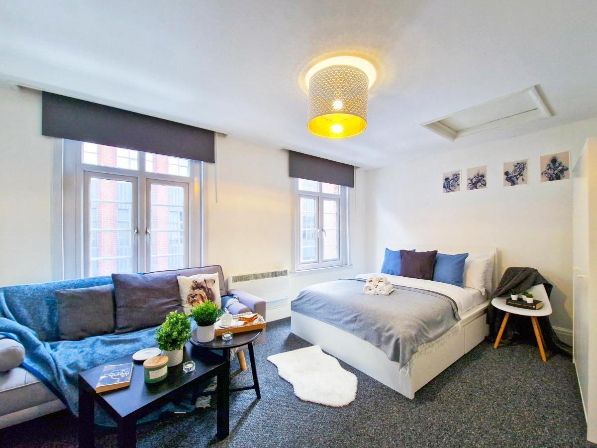 Spacious Room With Sofa London Eksteriør billede